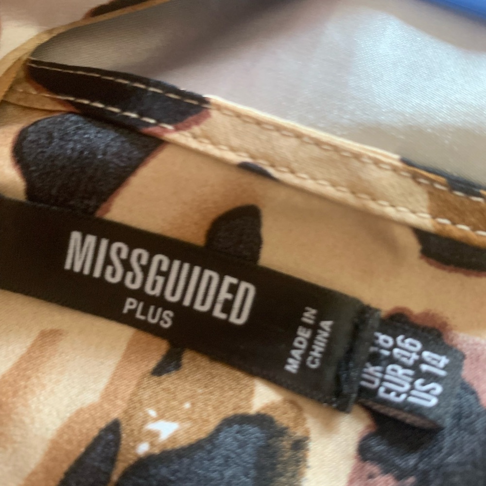 Missguided size 14 top with belt - Picture 2 of 2